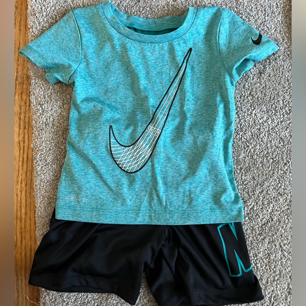 Nike shirt and short set (teal)